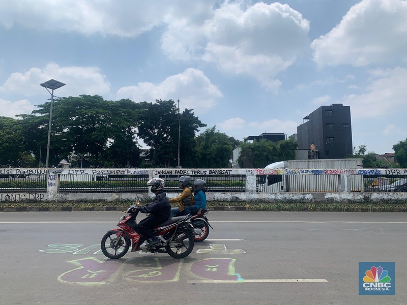 Situasi terkini Gedung DPR/MPR RI, Jakarta, Senin (1/9/2025). Situasi terkini Gedung DPR/MPR RI, Jakarta, Senin (1/9/2025). (CNBC Indonesia/Fergi Nadira)