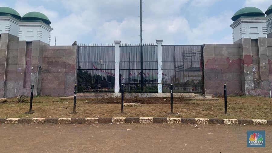 Situasi terkini Gedung DPR/MPR RI, Jakarta, Senin (1/9/2025). (CNBC Indonesia/Fergi Nadira)