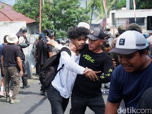 16 Orang Diamankan Buntut Demo Ricuh di DPRD Ternate Dipulangkan