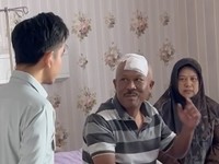 Momen Prabowo & Gibran Kompak Jenguk Korban Luka Demo di RS Polri