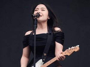 Album Baru Bernadya Bakalan Beda, Ubah Imej Hitam-hitam