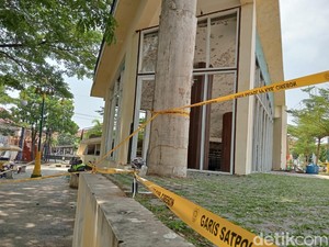 Fasilitas Publik di Taman Pataraksa Cirebon Rusak Berat Usai Kerusuhan