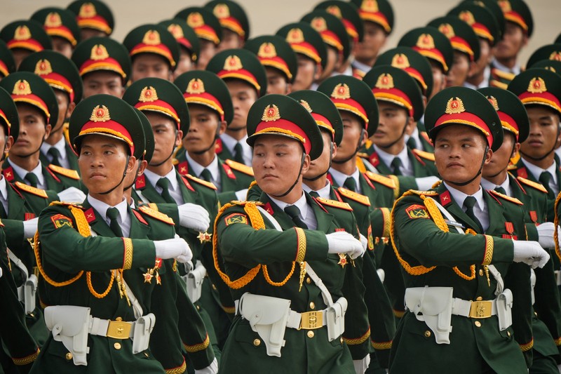 Kendaraan hias ikut serta dalam parade militer yang menandai peringatan Hari Nasional Vietnam ke-80 di Hanoi, Vietnam, 2 September 2025. Kendaraan hias ikut serta dalam parade militer yang menandai peringatan Hari Nasional Vietnam ke-80 di Hanoi, Vietnam, 2 September 2025. (Vincent Thian/Pool via REUTERS)