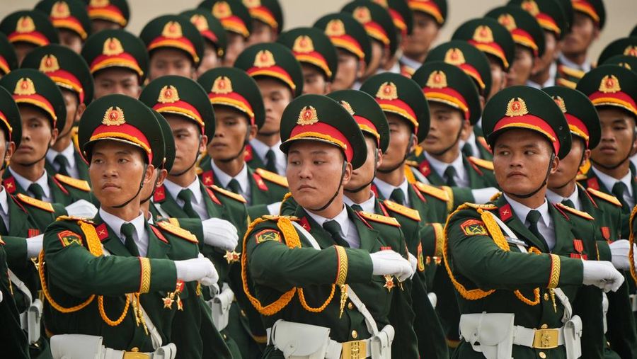 Kendaraan hias ikut serta dalam parade militer yang menandai peringatan Hari Nasional Vietnam ke-80 di Hanoi, Vietnam, 2 September 2025. Kendaraan hias ikut serta dalam parade militer yang menandai peringatan Hari Nasional Vietnam ke-80 di Hanoi, Vietnam, 2 September 2025. (Vincent Thian/Pool via REUTERS)