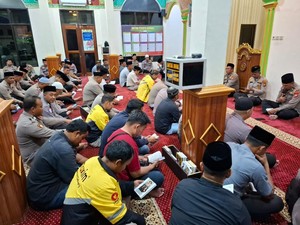 Polres Pelalawan dan Komunitas Ojol Gelar Tahlilan Doakan Affan Kurniawan