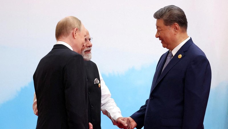 Pemandangan umum menunjukkan peserta KTT Organisasi Kerjasama Shanghai (SCO) 2025 di Pusat Konvensi dan Pameran Meijiang di Tianjin, Tiongkok, 1 September 2025. (SUO TAKEKUMA/Pool via REUTERS)