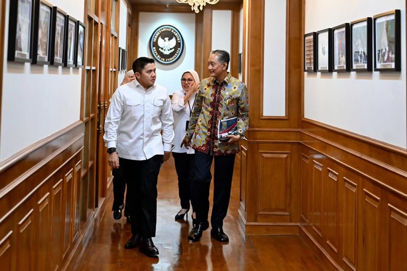 Sekretaris Kabinet (Seskab) Teddy Indra Wijaya mengadakan pertemuan dengan Menteri Pekerjaan Umum (PU) Bapak Dody Hanggodo beserta Sekjen dan Dirjen Kementerian PU di Gedung Sekretariat Kabinet RI. Sekretaris Kabinet (Seskab) Teddy Indra Wijaya mengadakan pertemuan dengan Menteri Pekerjaan Umum (PU) Bapak Dody Hanggodo beserta Sekjen dan Dirjen Kementerian PU di Gedung Sekretariat Kabinet RI, Senin (1/9/2025). (Tangkapan layar Instagram @sekretariat.kabinet)