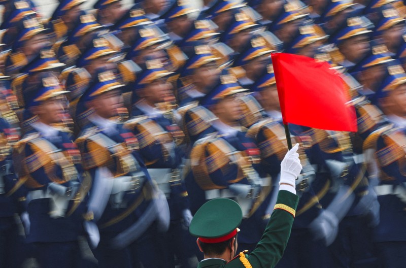 Kendaraan hias ikut serta dalam parade militer yang menandai peringatan Hari Nasional Vietnam ke-80 di Hanoi, Vietnam, 2 September 2025. Kendaraan hias ikut serta dalam parade militer yang menandai peringatan Hari Nasional Vietnam ke-80 di Hanoi, Vietnam, 2 September 2025. (Vincent Thian/Pool via REUTERS)