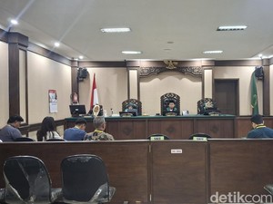 Mediasi Gagal, Dahlia Poland-Fandy Christian Jalani Sidang Cerai Perdana