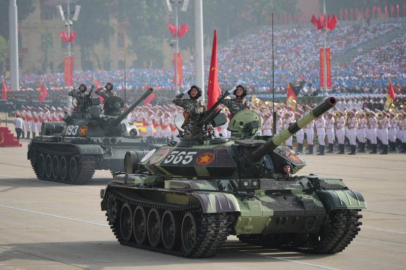 Kendaraan hias ikut serta dalam parade militer yang menandai peringatan Hari Nasional Vietnam ke-80 di Hanoi, Vietnam, 2 September 2025. Kendaraan hias ikut serta dalam parade militer yang menandai peringatan Hari Nasional Vietnam ke-80 di Hanoi, Vietnam, 2 September 2025. (Vincent Thian/Pool via REUTERS)