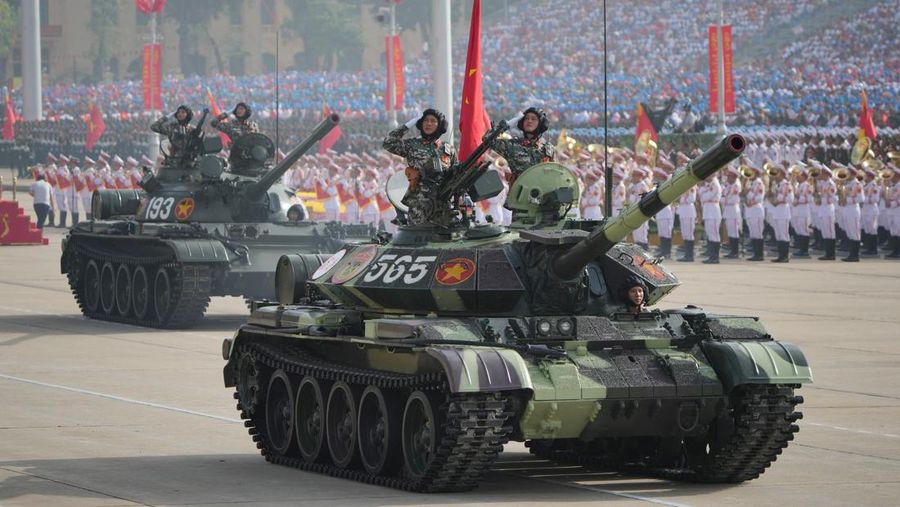 Kendaraan hias ikut serta dalam parade militer yang menandai peringatan Hari Nasional Vietnam ke-80 di Hanoi, Vietnam, 2 September 2025. Kendaraan hias ikut serta dalam parade militer yang menandai peringatan Hari Nasional Vietnam ke-80 di Hanoi, Vietnam, 2 September 2025. (Vincent Thian/Pool via REUTERS)