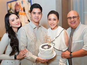 Gaya Kompak Alyssa Daguise & Mertua di Ultah Al, Berbusana Nuansa Earth Tone