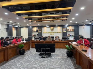 Andre Rosiade, Daniel Johan, dan Kawendra Lukistian Terima Massa GMNI di DPR