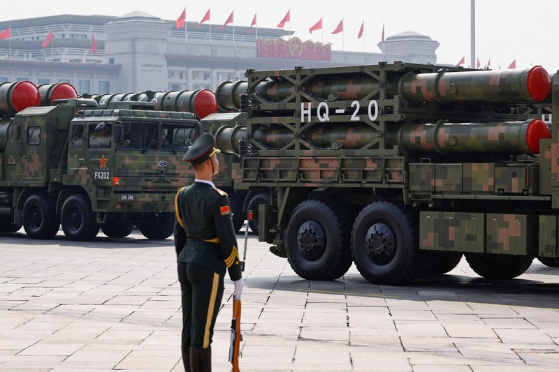 China memamerkan tiga kelas baru rudal balistik antarbenua (Inter Continental Balistic Missile/ICBM) kemampuan nuklir dalam parade militer memperingati 80 tahun kekalahan Kekaisaran Jepang. China memamerkan tiga kelas baru rudal balistik antarbenua (Inter Continental Balistic Missile/ICBM) kemampuan nuklir dalam parade militer memperingati 80 tahun kekalahan Kekaisaran Jepang. (REUTERS/Maxim Shemetov)
