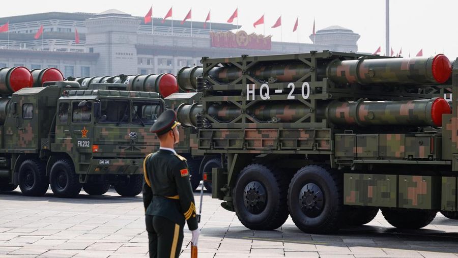 China memamerkan tiga kelas baru rudal balistik antarbenua (Inter Continental Balistic Missile/ICBM) kemampuan nuklir dalam parade militer memperingati 80 tahun kekalahan Kekaisaran Jepang. China memamerkan tiga kelas baru rudal balistik antarbenua (Inter Continental Balistic Missile/ICBM) kemampuan nuklir dalam parade militer memperingati 80 tahun kekalahan Kekaisaran Jepang. (REUTERS/Maxim Shemetov)