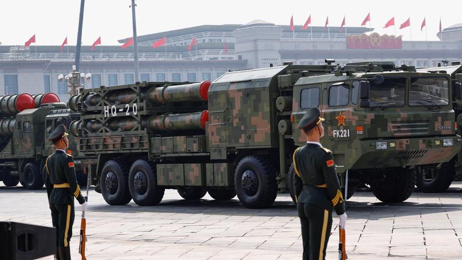 China memamerkan tiga kelas baru rudal balistik antarbenua (Inter Continental Balistic Missile/ICBM) kemampuan nuklir dalam parade militer memperingati 80 tahun kekalahan Kekaisaran Jepang. China memamerkan tiga kelas baru rudal balistik antarbenua (Inter Continental Balistic Missile/ICBM) kemampuan nuklir dalam parade militer memperingati 80 tahun kekalahan Kekaisaran Jepang. (REUTERS/Maxim Shemetov)