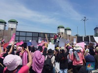 Situasi Terbaru Demo RI, Giliran Para Perempuan Geruduk DPR!