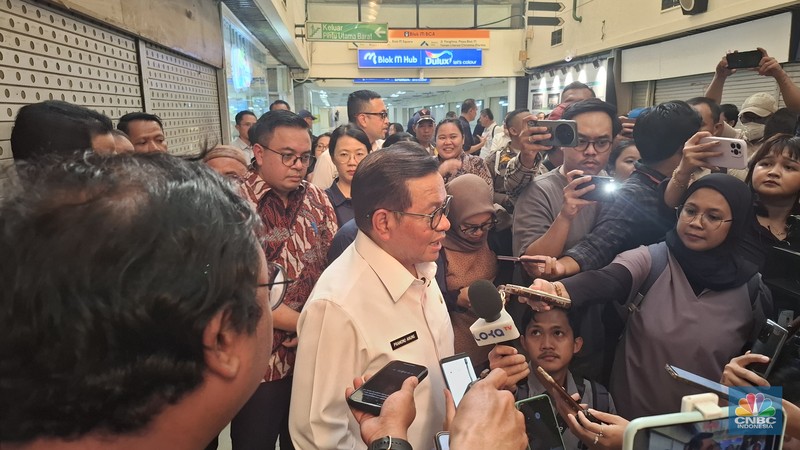 Plaza 2 Blok M tengah viral karena banyaknya toko makanan yang tiba-tiba tutup dan sepi pada Rabu (3/9/2025). Plaza 2 Blok M tengah viral karena banyaknya toko makanan yang tiba-tiba tutup dan sepi pada Rabu (3/9/2025). (CNBC Indonesia/Chandra Dwi Pranata)