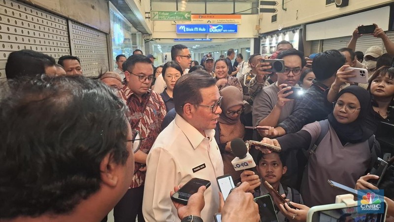 Plaza 2 Blok M tengah viral karena banyaknya toko makanan yang tiba-tiba tutup dan sepi pada Rabu (3/9/2025). (CNBC Indonesia/Chandra Dwi Pranata)