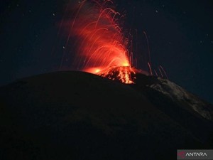 Pesawat Wings Air Kupang-Lewoleba Batal Terbang gegara Erupsi Ile Lewotolok