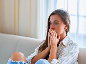 Sering Menggigit Kuku? Ini 13 Kebiasaan Orang Cemas yang Jarang Disadari