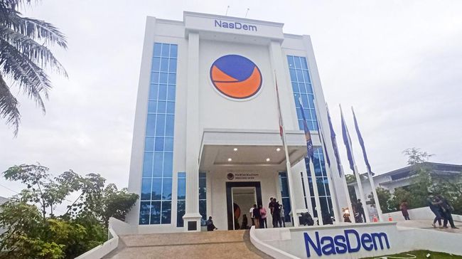 NasDem Minta DPR Setop Gaji-Tunjangan Ahmad Sahroni dan Nafa Urbach