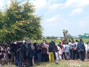 5 Mayat Terkubur di Rumah Indramayu Kini Dimakamkan di Pemakaman Keluarga