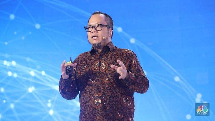 Managing Director Investment, Danantara Indonesia, Stefanus Ade Hadiwidjaja menyampaikan paparan dalam acara InterSystems Asia Healthcare Summit 2025 di Jakarta, Rabu (3/9/2025). (CNBC Indonesia/Faisal Rahman)