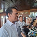 Mentan Amran Minta Bulog Jual Banyak Beras Premium, Pertanda Apa?