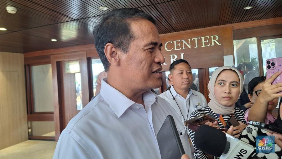 Menteri Pertanian (Mentan) Amran Sulaiman saat ditemui di Kompleks Parlemen, Jakarta, Rabu (3/9/2025). (CNBC Indonesia/Martyasari Rizky)
