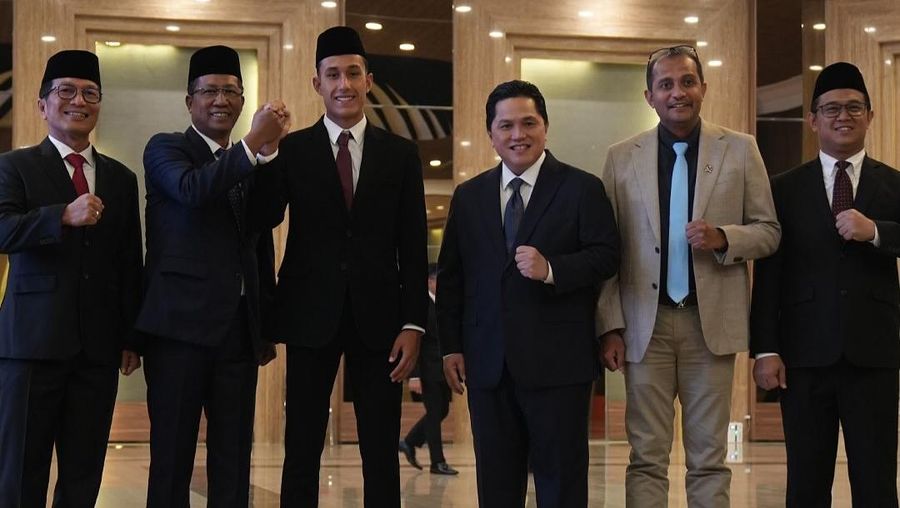 Miliano Jonathans telah resmi menjadi Warga Negara Indonesia (WNI) usai melakukan pengambilan sumpah di kantor Kementerian Hukum, Jakarta, Rabu (3/9) siang WIB. (Dok. PSSI)
