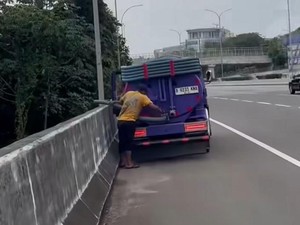 Kesaksian Warga Pergoki Truk Buang Tinja di Kali Ciliwung hingga Bikin Mual