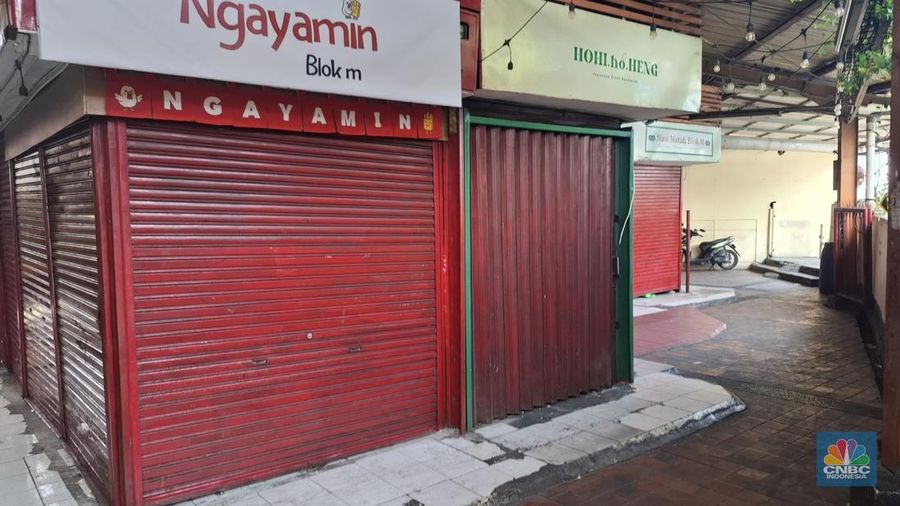 Plaza 2 Blok M tengah viral karena banyaknya toko makanan yang tiba-tiba tutup dan sepi pada Rabu (3/9/2025). (CNBC Indonesia/Chandra Dwi Pranata)