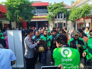 Polres Ponorogo Bagi Sembako ke Ojol, Apresiasi Jaga Kota Kondusif