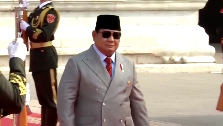 Presiden Republik Indonesia Prabowo Subianto menghadiri Parade Militer China di Lapangan Tiananmen, Beijing, China, Rabu (3/9/2025). (Tangkapan Layar Video Reuters/CCTV)