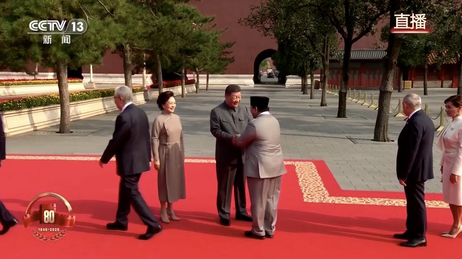 Presiden Republik Indonesia Prabowo Subianto menghadiri Parade Militer China di Lapangan Tiananmen, Beijing, China, Rabu (3/9/2025). (Tangkapan Layar Video Reuters/CCTV)