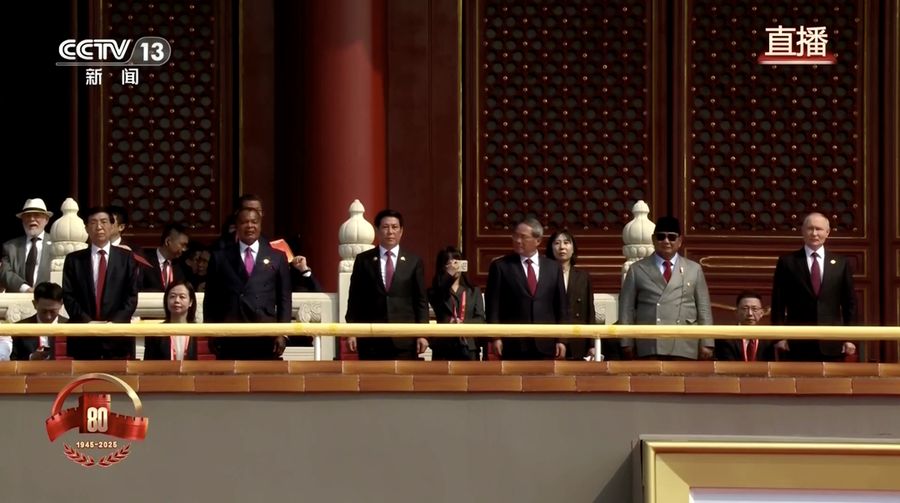 Presiden Republik Indonesia Prabowo Subianto dan Presiden Federasi Rusia Vladimir Putin bertemu dalam suasana hangat dan penuh keakraban di Istana Konstantinovsky, St. Petersburg, pada Kamis, 19 Juni 2025. Sambutan yang hangat dan jabat tangan erat menjadi pembuka momen diplomatik yang sarat makna. Presiden Republik Indonesia Prabowo Subianto dan Presiden Federasi Rusia Vladimir Putin bertemu dalam suasana hangat dan penuh keakraban di Istana Konstantinovsky, St. Petersburg, pada Kamis, 19 Juni 2025. Sambutan yang hangat dan jabat tangan erat menjadi pembuka momen diplomatik yang sarat makna. (Tangkapan layar Instagram @sekretariat.kabinet)