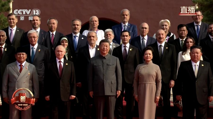 Presiden Republik Indonesia Prabowo Subianto menghadiri Parade Militer China di Lapangan Tiananmen, Beijing, China, Rabu (3/9/2025). (Tangkapan Layar Video Reuters/CCTV)