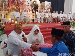 13 Pasangan Ikut Nikah Massal di Klaten, Pengantin Tertua Berusia 67 Tahun