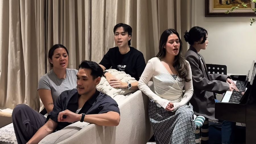 Raisa, Afgan, Isyana Sarasvati, Vidi Aldiano, dan Cantika Abigail kompak menyanyikan ulang lagu Indonesia Jaya ciptaan Chaken Matulatuwa. (Tangkapan layar Instagram @raisa6690)