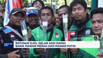 Video: Ratusan Ojol Gelar Aksi Damai Bawa Mawar Merah & Mawar Putih