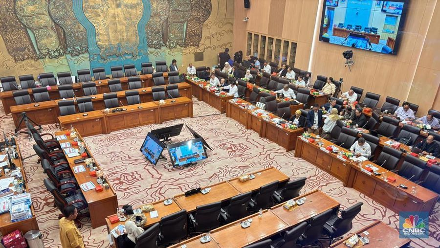 RDP Komisi XII DPR RI dengan Eselon I Kementerian ESDM di Gedung DPR RI, Jakarta, Rabu (03/09/2025). (CNBC Indonesia/Firda Dwi Muliawati)
