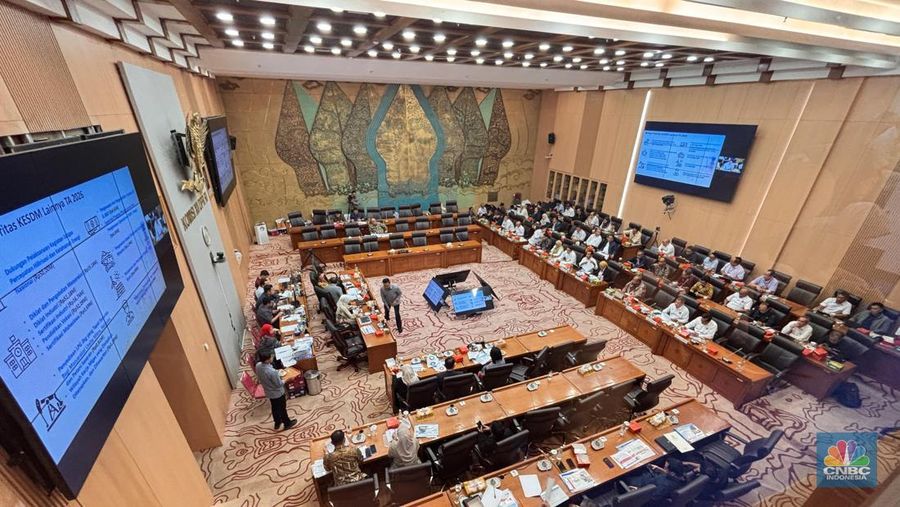 RDP Komisi XII DPR RI dengan Eselon I Kementerian ESDM di Gedung DPR RI, Jakarta, Rabu (03/09/2025). (CNBC Indonesia/Firda Dwi Muliawati)