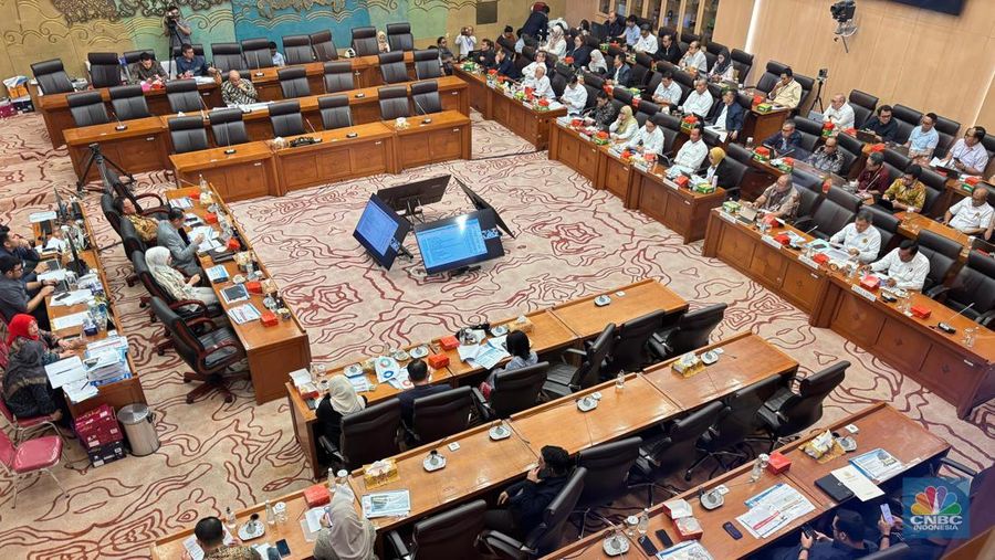 RDP Komisi XII DPR RI dengan Eselon I Kementerian ESDM di Gedung DPR RI, Jakarta, Rabu (03/09/2025). (CNBC Indonesia/Firda Dwi Muliawati)