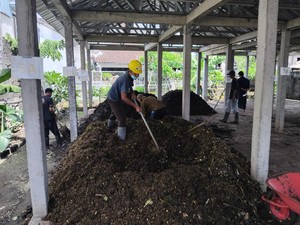 Rumah Organik Solusi Atasi Bau Sampah