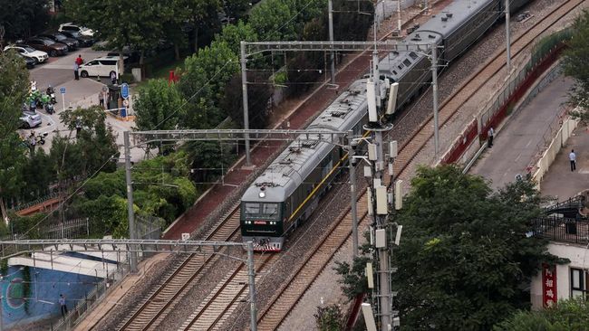 Ngeri! Kereta Api Tabrak Rombongan Orang, 11 Tewas Mengenaskan