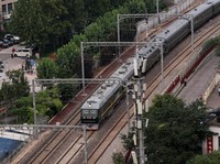 Ngeri! Kereta Api Tabrak Rombongan Orang, 11 Tewas Mengenaskan