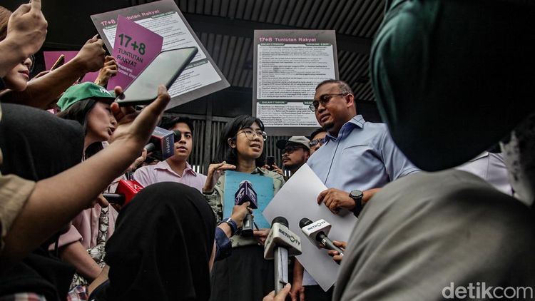 Aktivis-Influencer Serahkan 17+8 Tuntutan Rakyat ke DPR