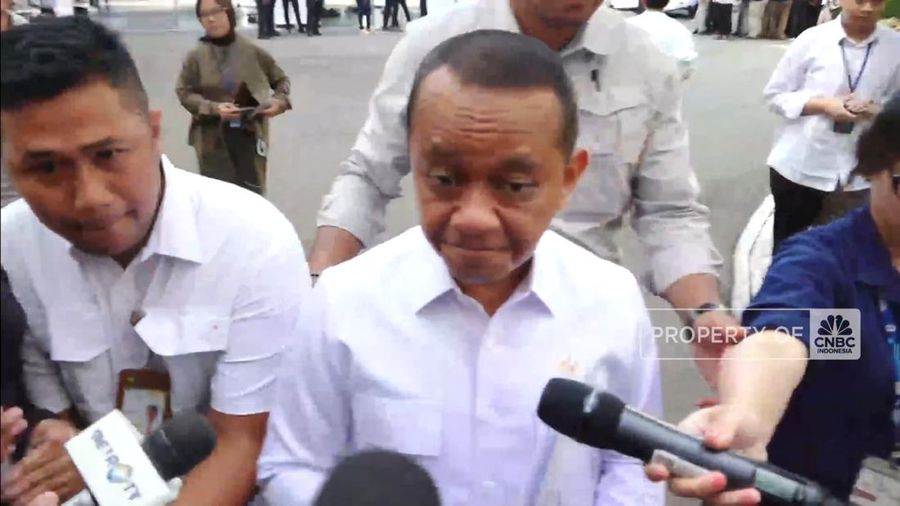 Ketua Umum (Ketum) Golkar Bahlil Lahadalia menegaskan Adies Kadir tidak akan menerima gaji setelah dinonaktifkan dari DPR RI.