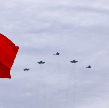 Xi Jinping Pamer Jet Siluman China di Depan Prabowo-Putin-Kim Jong Un